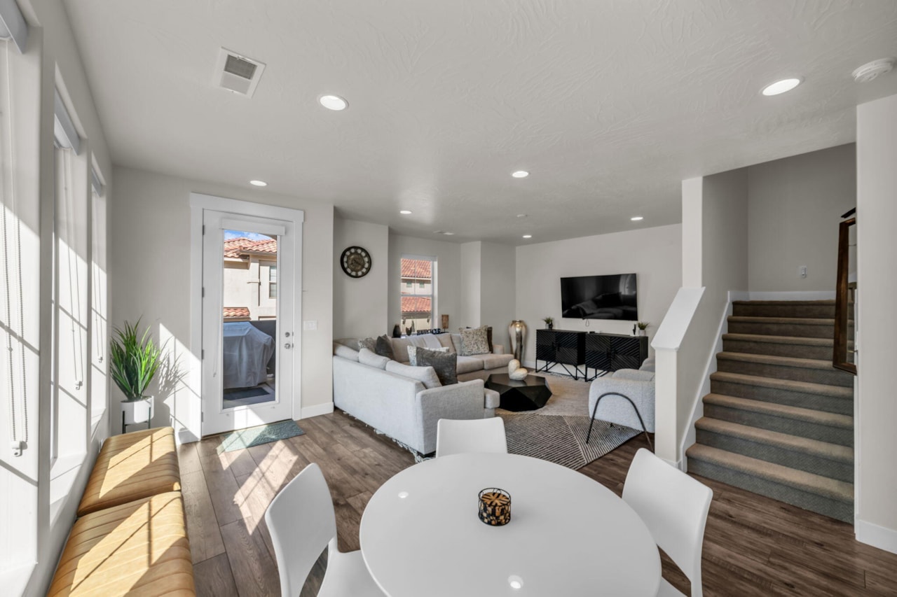 1189 N Bello Alley Washington, UT 84780 home for sale, MLS#25-266761 - Erika Rogers Photo 8