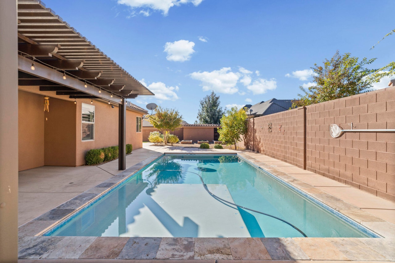 994 S 1740  E St George, UT 84790 home for sale, MLS#25-266765 - Erika Rogers Photo 2