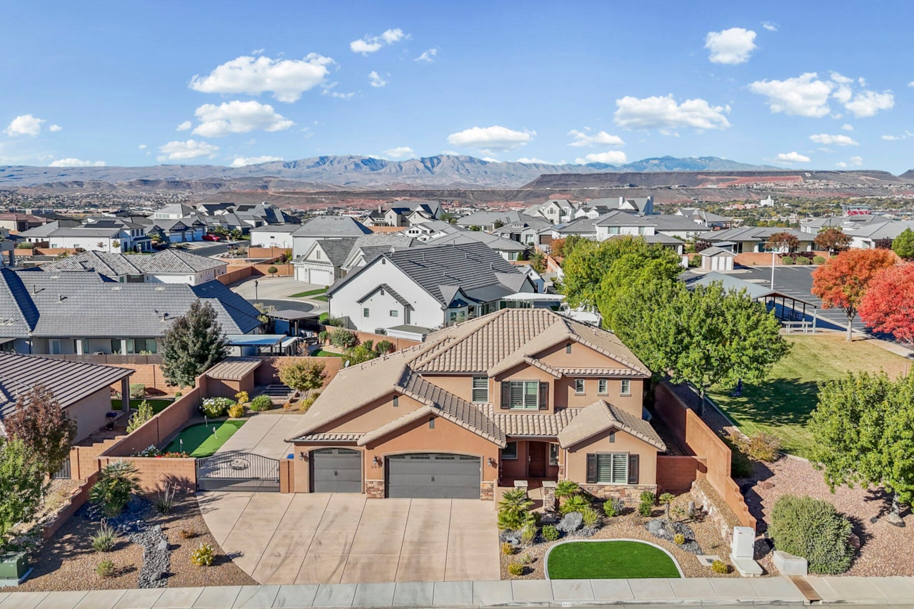 994 S 1740  E St George, UT 84790 home for sale, MLS#25-266765 - Erika Rogers Photo 4