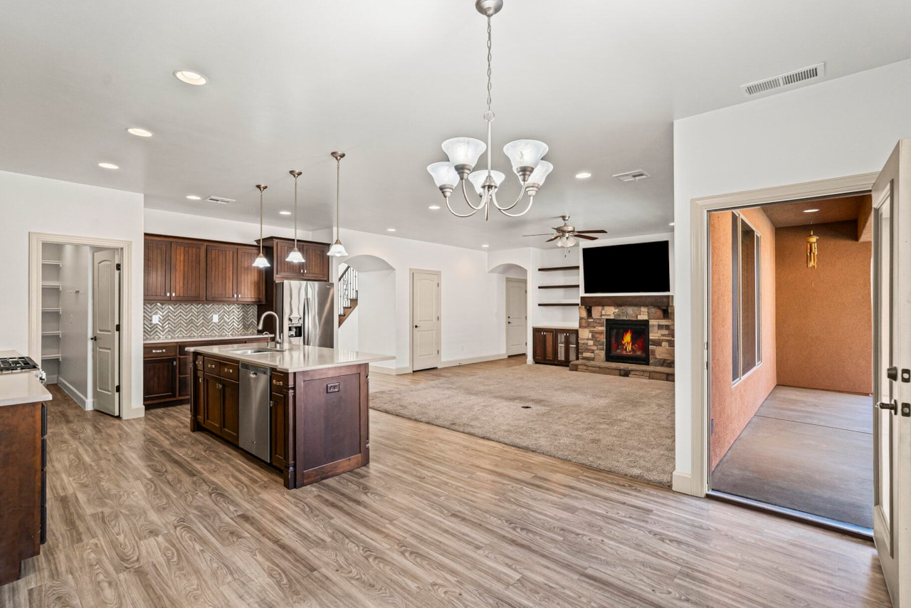 994 S 1740  E St George, UT 84790 home for sale, MLS#25-266765 - Erika Rogers Photo 8