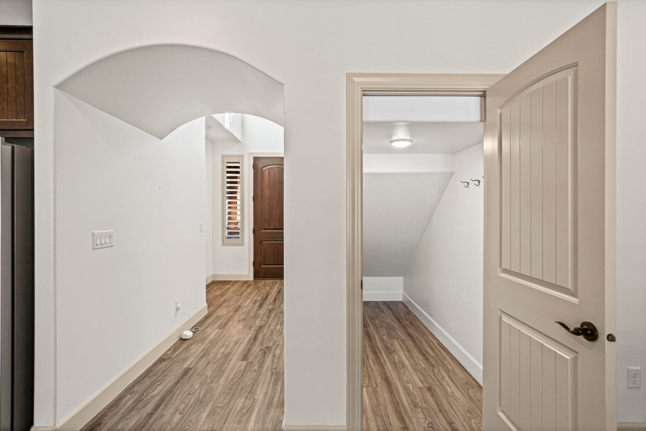 994 S 1740  E St George, UT 84790 home for sale, MLS#25-266765 - Erika Rogers Photo 15