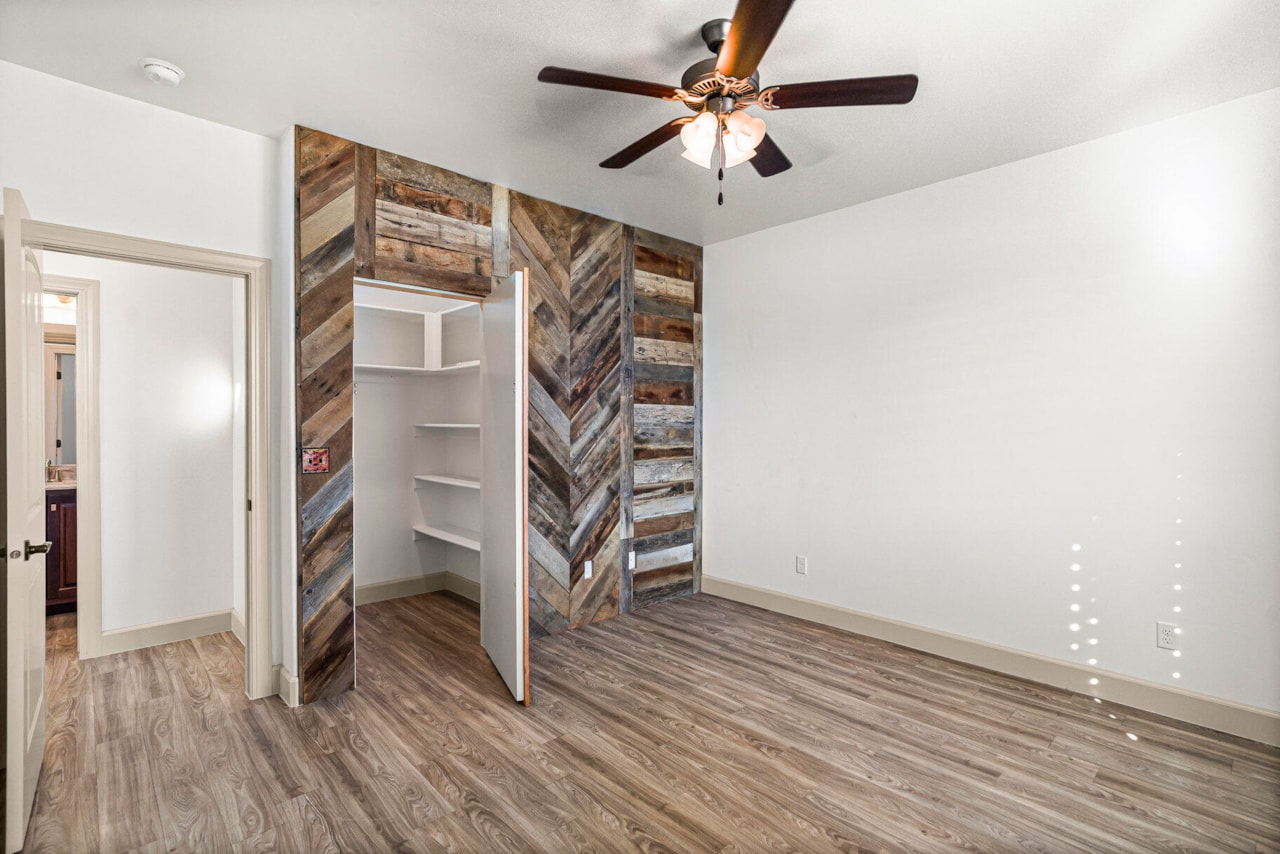 994 S 1740  E St George, UT 84790 home for sale, MLS#25-266765 - Erika Rogers Photo 16