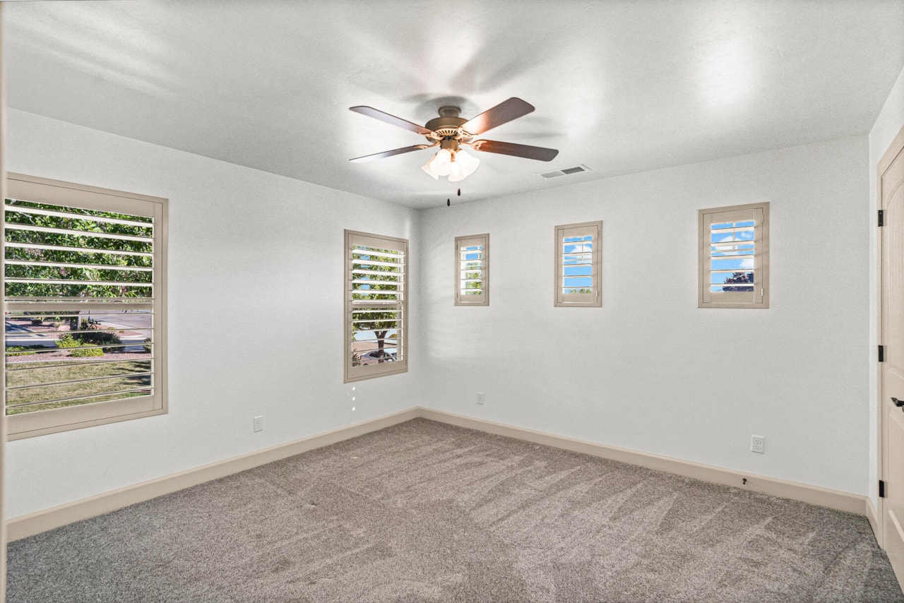 994 S 1740  E St George, UT 84790 home for sale, MLS#25-266765 - Erika Rogers Photo 21