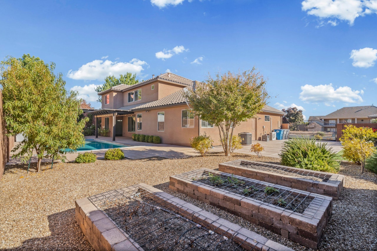 994 S 1740  E St George, UT 84790 home for sale, MLS#25-266765 - Erika Rogers Photo 30