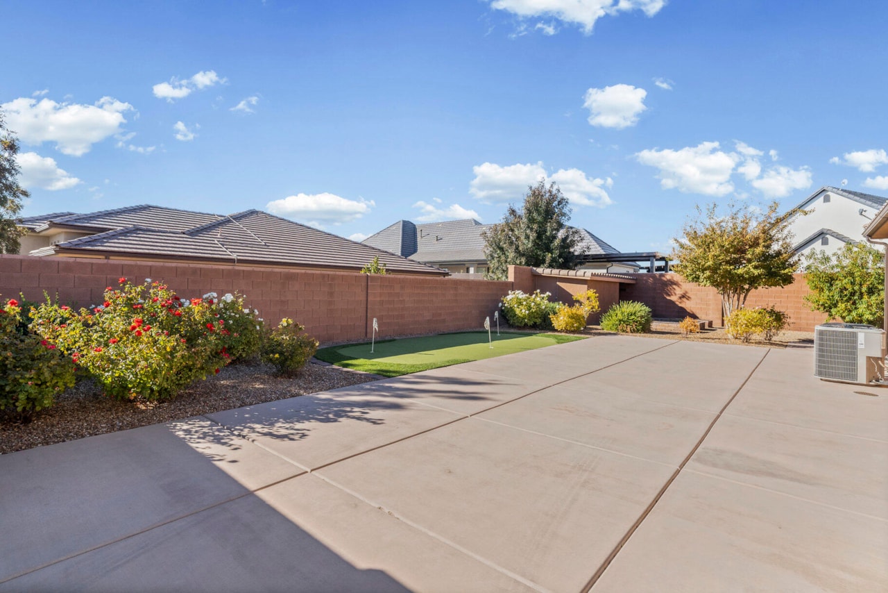 994 S 1740  E St George, UT 84790 home for sale, MLS#25-266765 - Erika Rogers Photo 31