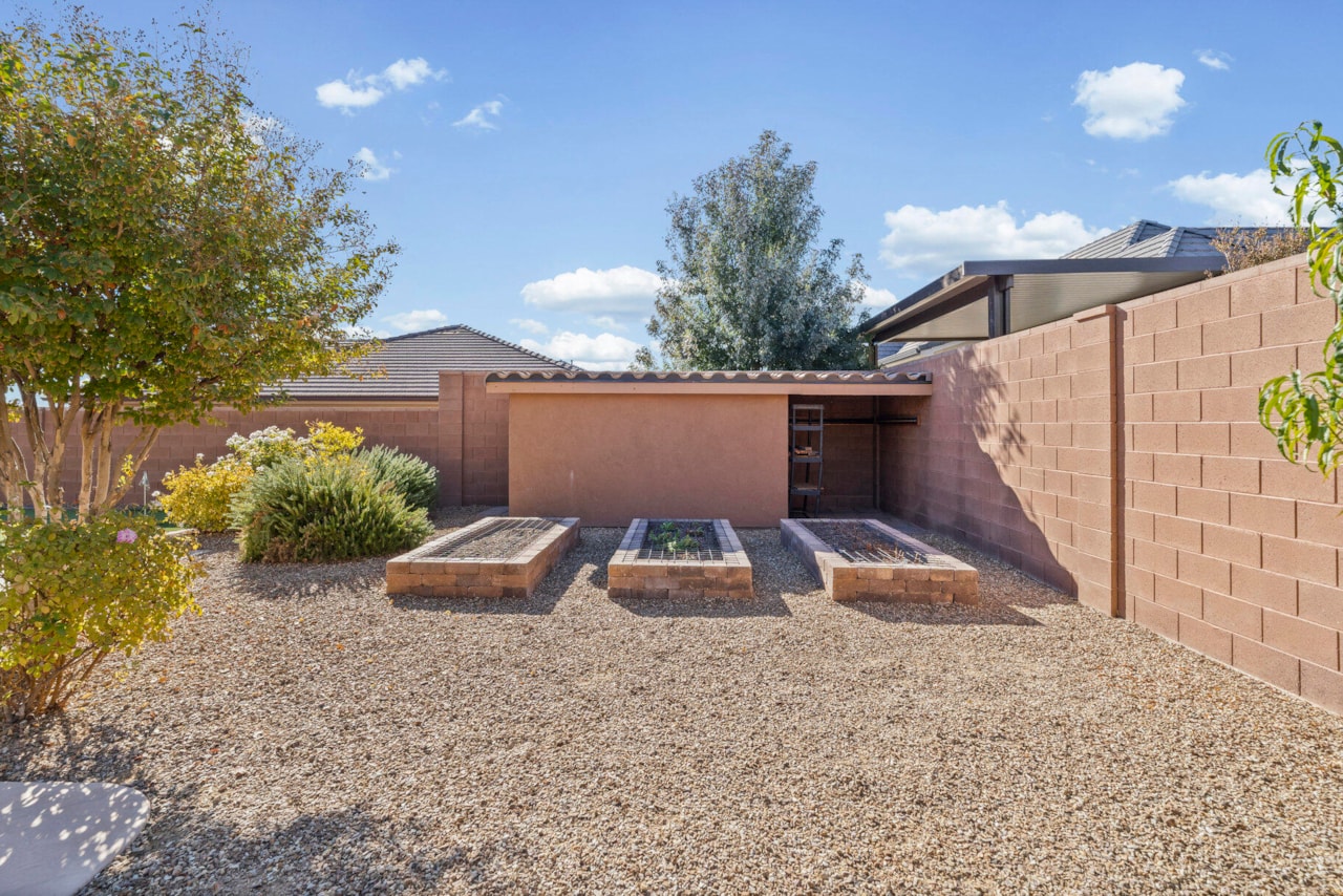 994 S 1740  E St George, UT 84790 home for sale, MLS#25-266765 - Erika Rogers Photo 32