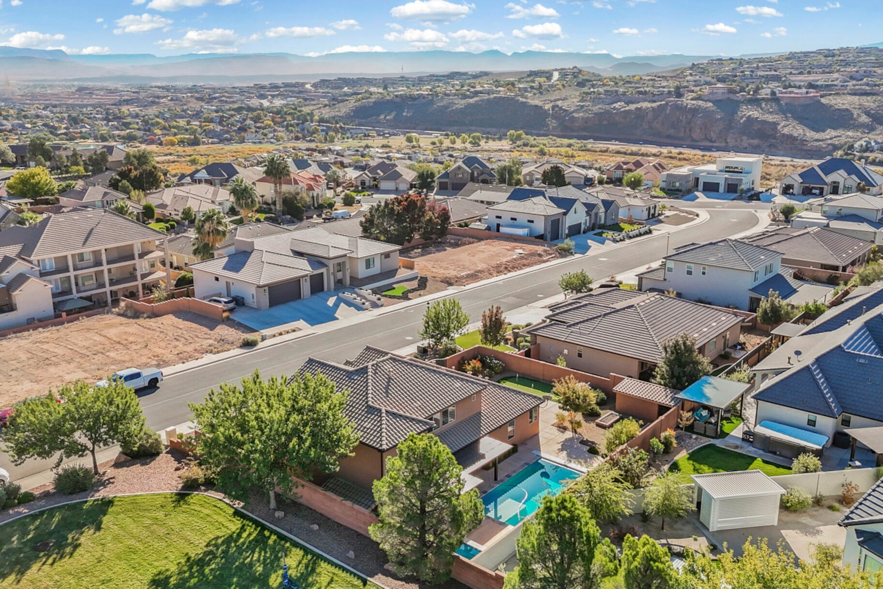 994 S 1740  E St George, UT 84790 home for sale, MLS#25-266765 - Erika Rogers Photo 34