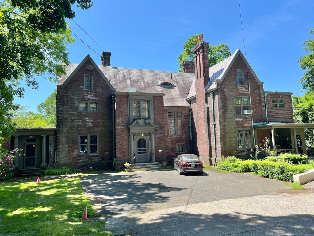 70 Hillside Ave Waterbury, CT 06710 | MLS 24130604