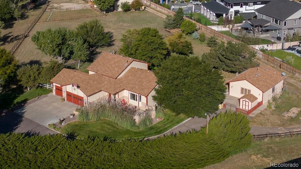 11665 Lewistown St Columbine Ranch Welcome home to this 4 bed, 4 bath, multi-level residence with a large outbuilding & separate guest... Commerce City Adams CO 80022 5794702 home for sale $1,400,000 5794702 Photo 2