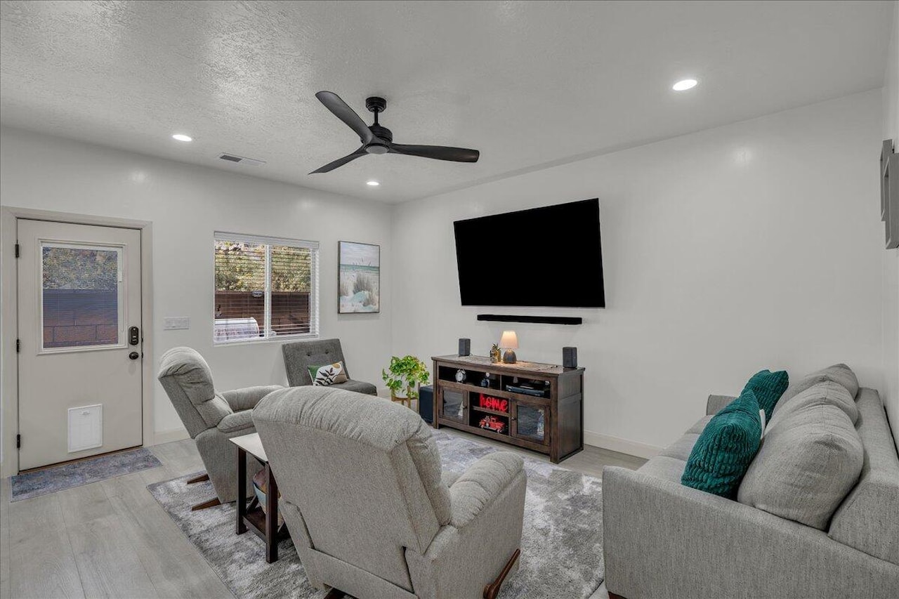 355 W 200  S #139 Washington, UT 84780 home for sale, MLS#25-266776 - Erika Rogers Photo 3