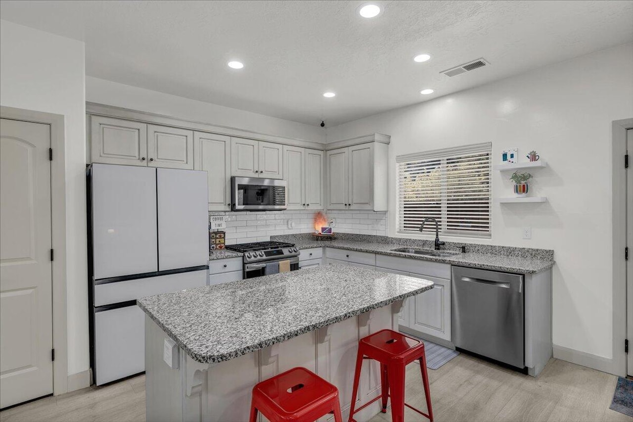 355 W 200  S #139 Washington, UT 84780 home for sale, MLS#25-266776 - Erika Rogers Photo 5