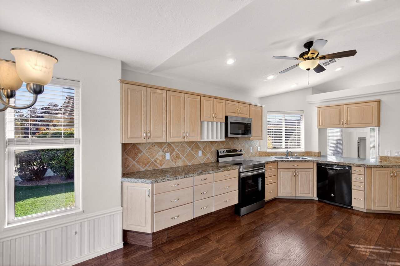 356 N Cactus #7 Washington, UT 84780 home for sale, MLS#25-266772 - Erika Rogers Photo 12