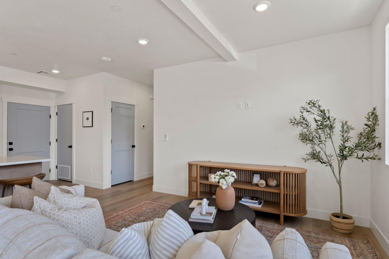 747 W Periwinkle LN #301 St George, UT 84790 condo for sale, MLS#24-252075 - Erika Rogers Photo 3