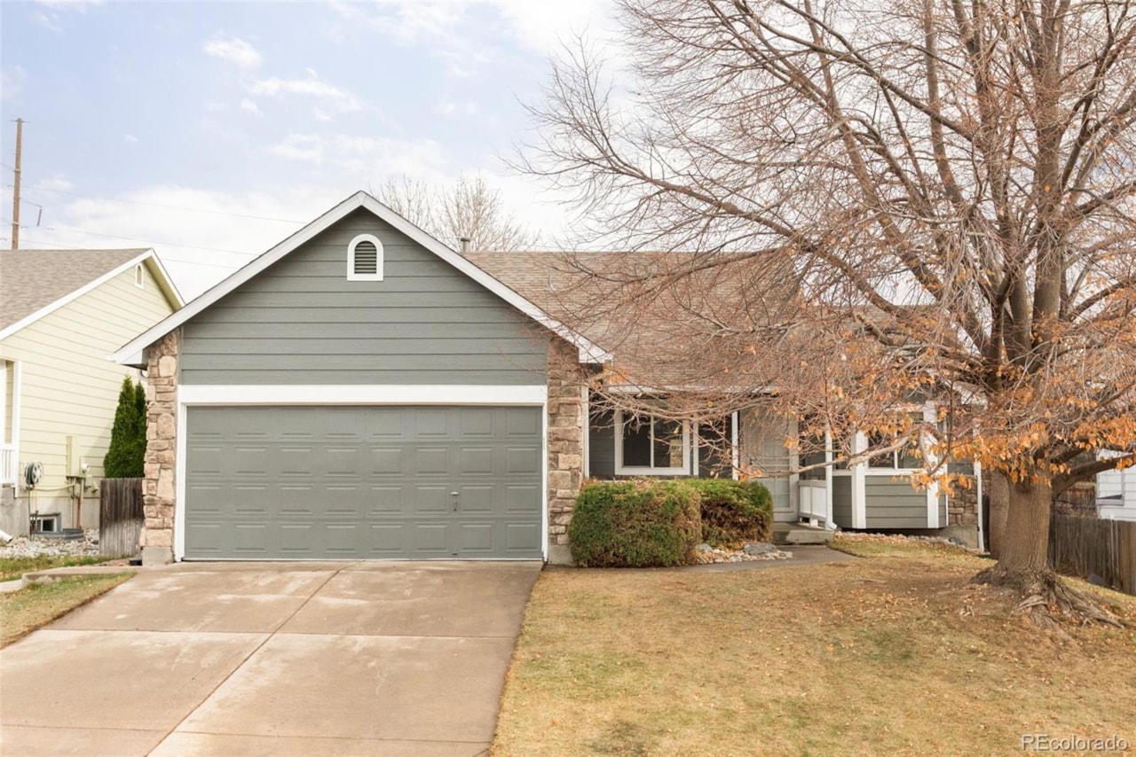 20063 E Tufts Dr Fox Hill 4th Flg Welcome to this spacious 4-bedroom, 3-bathroom home located in the desirable neighborhood of Piney... Centennial Arapahoe CO 80015 4126759 home for sale $570,000 4126759