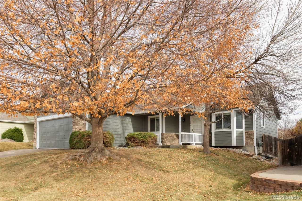 20063 E Tufts Dr Fox Hill 4th Flg Welcome to this spacious 4-bedroom, 3-bathroom home located in the desirable neighborhood of Piney... Centennial Arapahoe CO 80015 4126759 home for sale $570,000 4126759 Photo 3