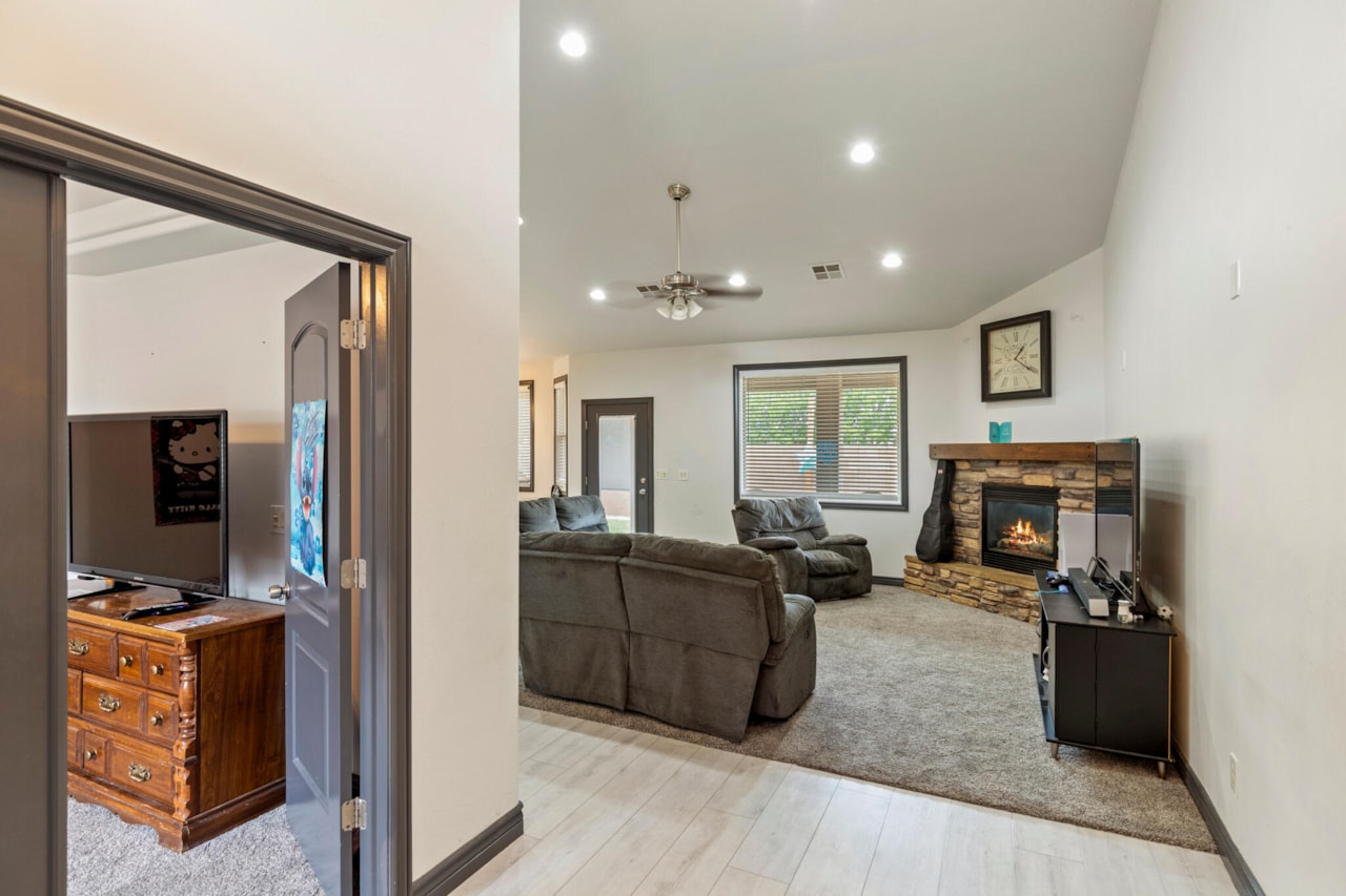 1628 S Camino Real Washington, UT 84780 home for sale, MLS#25-266809 - Erika Rogers Photo 17