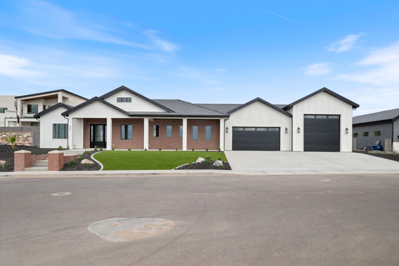 991 N Red Rock RD St George, UT 84770 home for sale, MLS#25-265771 - Erika Rogers Photo 5