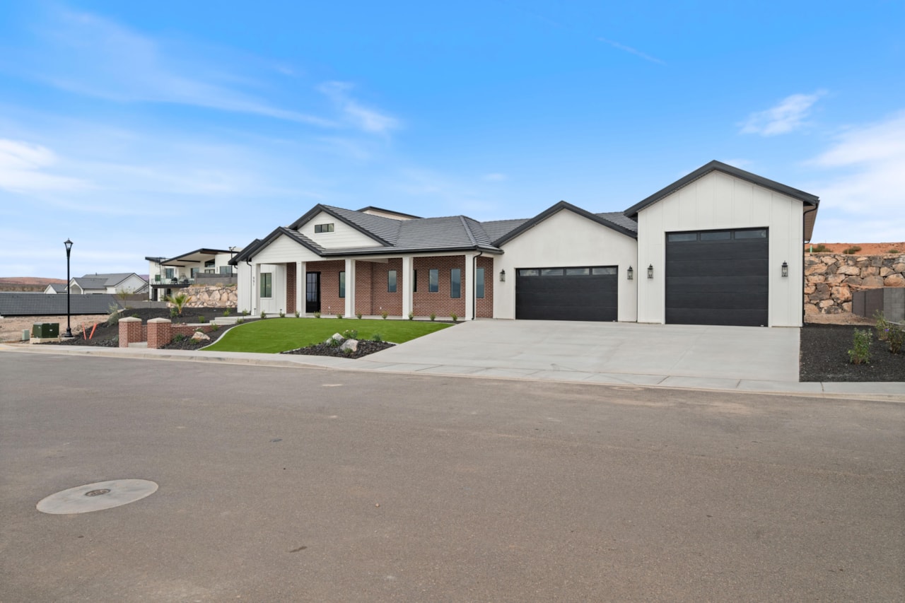 991 N Red Rock RD St George, UT 84770 home for sale, MLS#25-265771 - Erika Rogers Photo 3