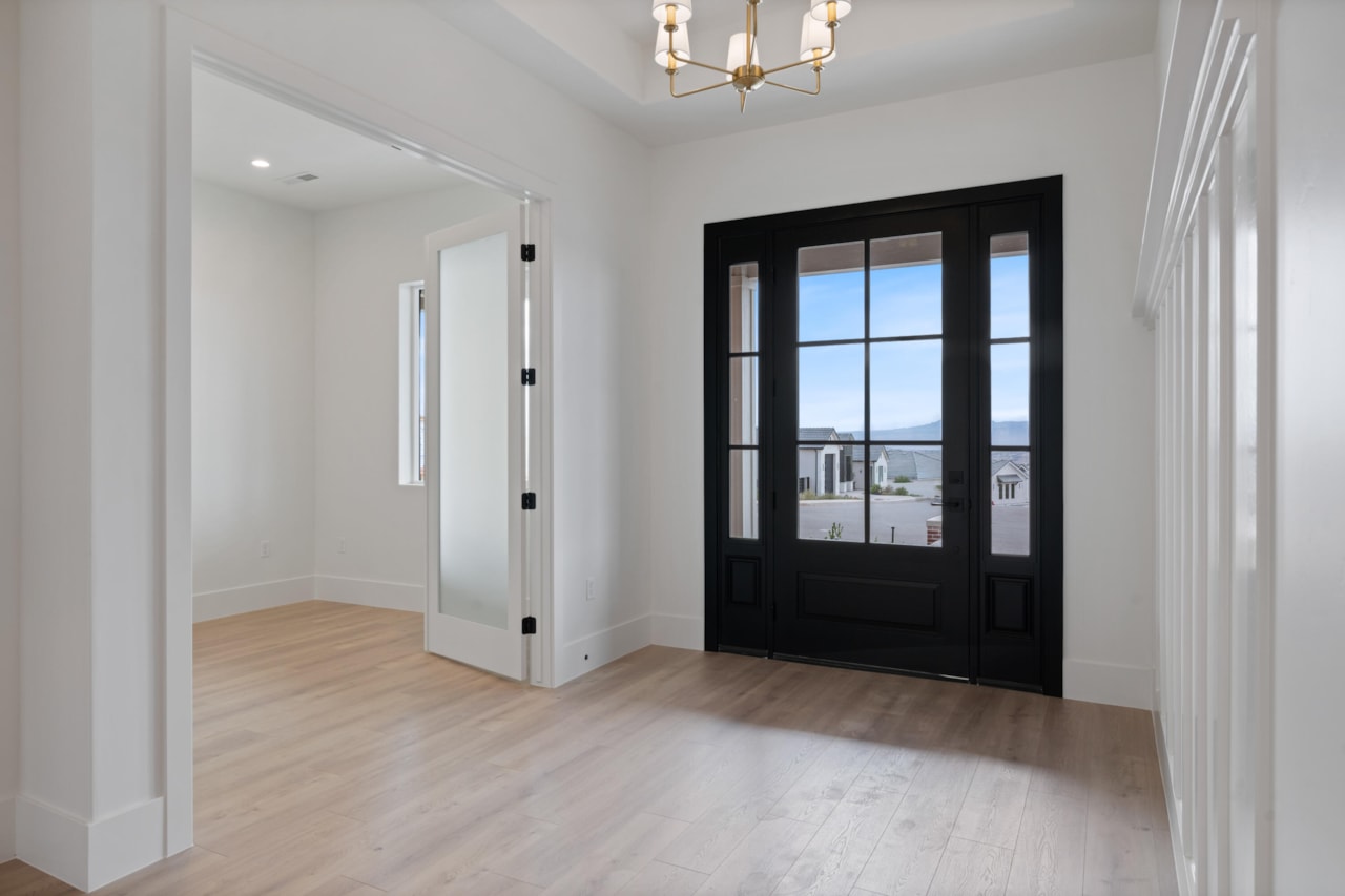 991 N Red Rock RD St George, UT 84770 home for sale, MLS#25-265771 - Erika Rogers Photo 19