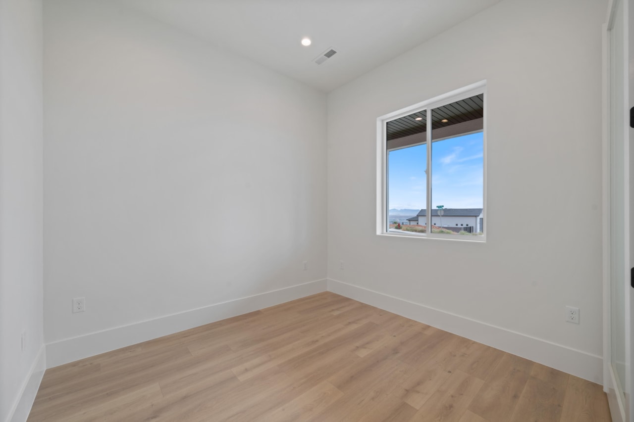 991 N Red Rock RD St George, UT 84770 home for sale, MLS#25-265771 - Erika Rogers Photo 20