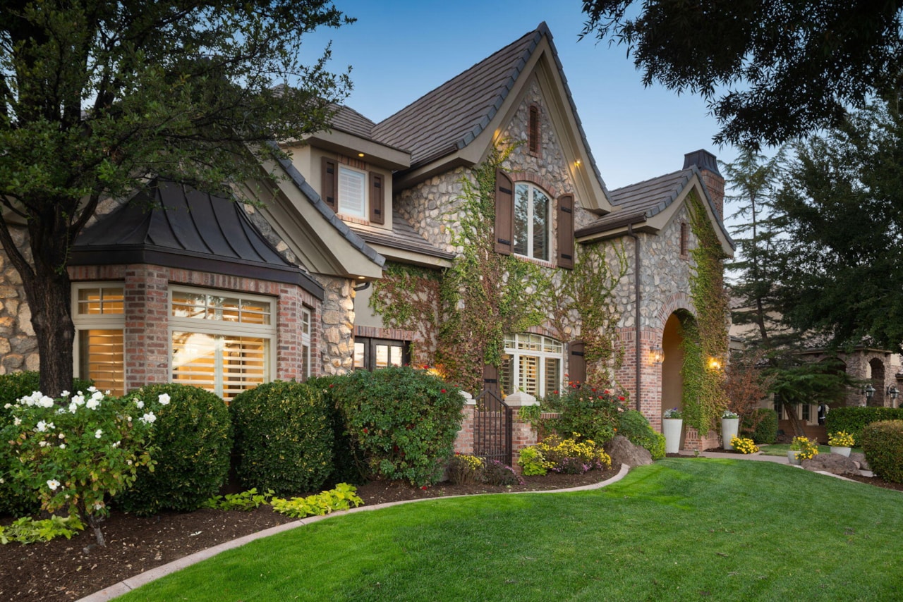 2368 Covey LN Santa Clara, UT 84765 home for sale, MLS#25-266831 - Erika Rogers Photo 3