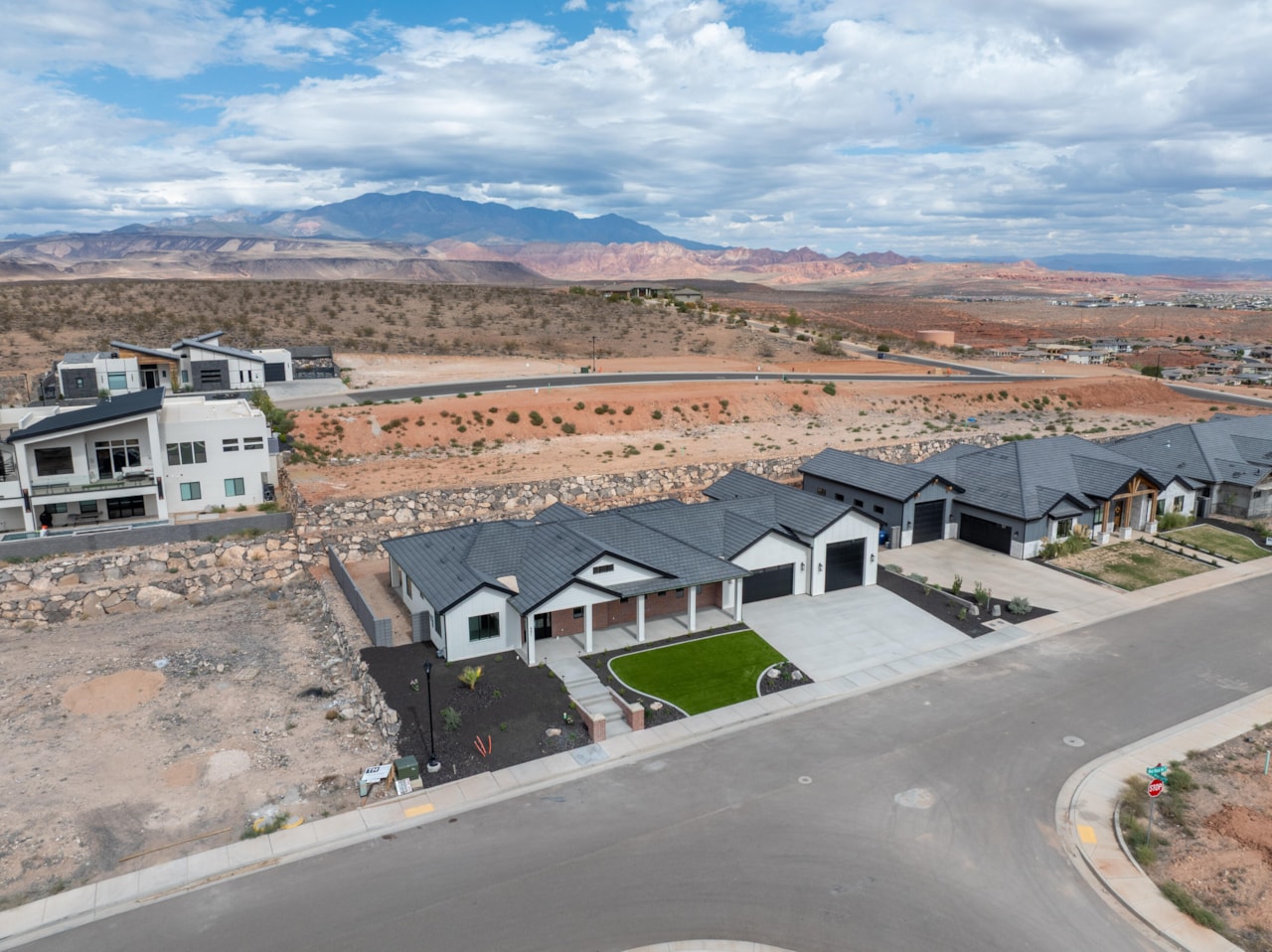 991 N Red Rock RD St George, UT 84770 home for sale, MLS#25-265771 - Erika Rogers Photo 57