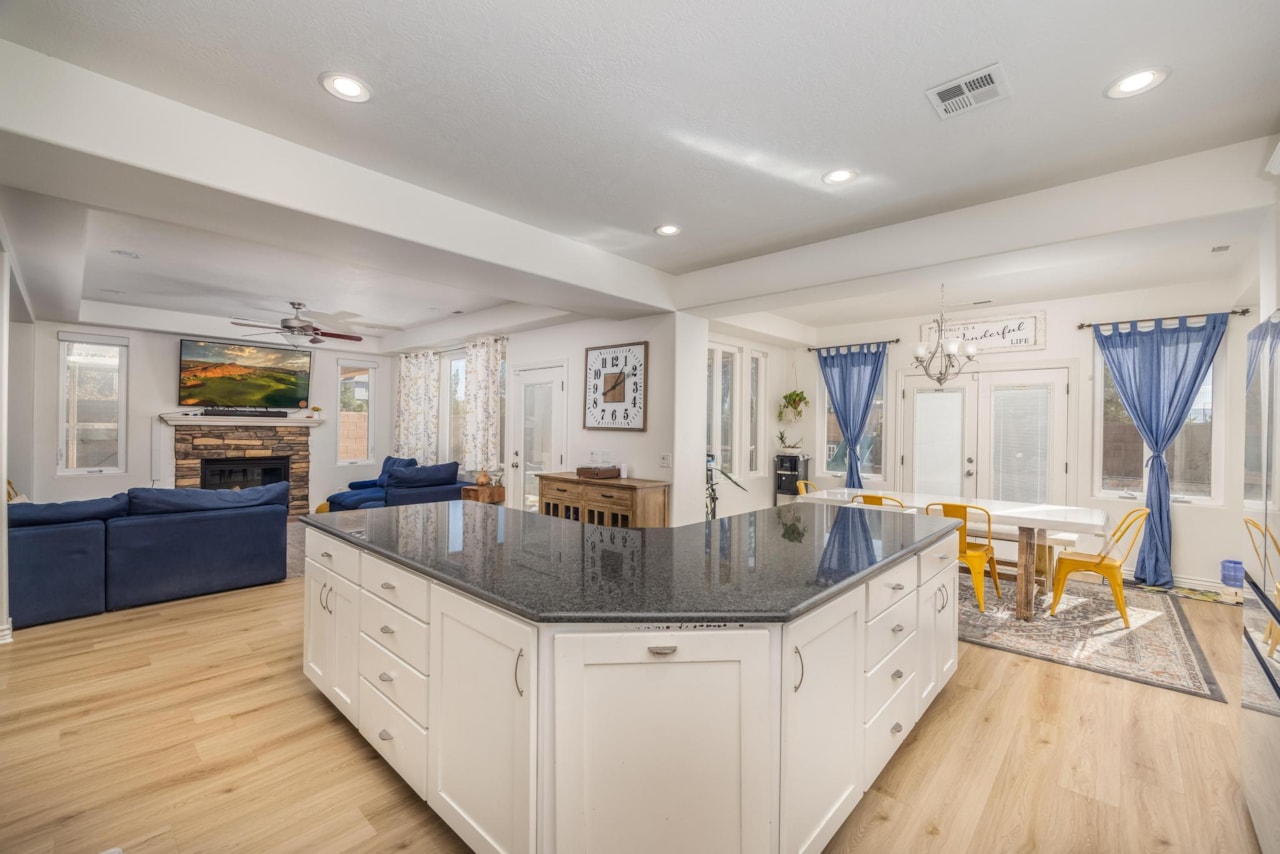 2442 E Mountain Ledge St George, UT 84790 home for sale, MLS#25-265250 - Erika Rogers Photo 10