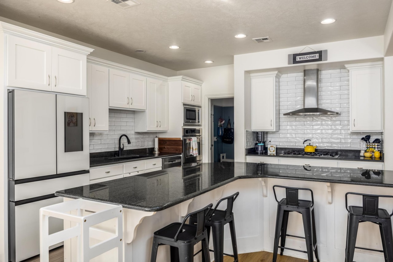 2442 E Mountain Ledge St George, UT 84790 home for sale, MLS#25-265250 - Erika Rogers Photo 11