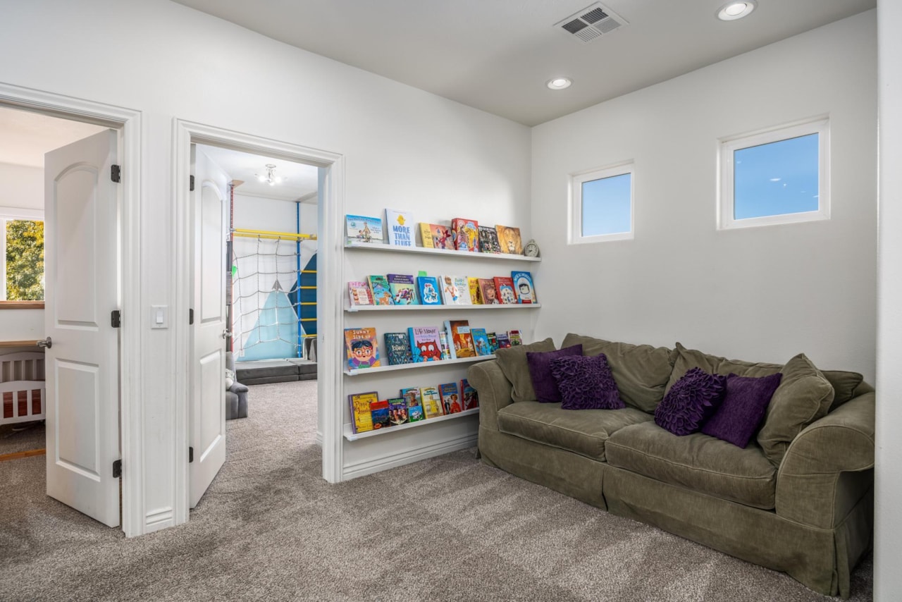 2442 E Mountain Ledge St George, UT 84790 home for sale, MLS#25-265250 - Erika Rogers Photo 18