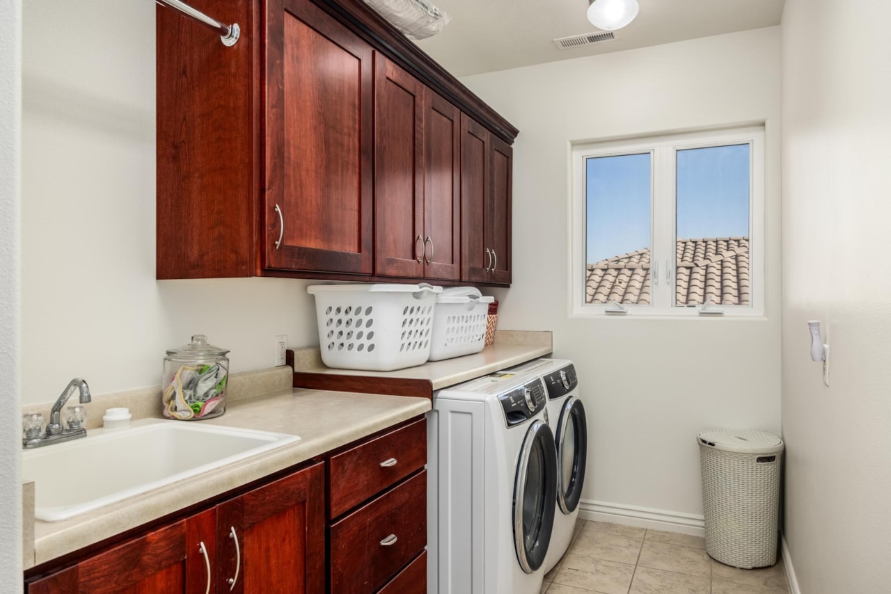 2442 E Mountain Ledge St George, UT 84790 home for sale, MLS#25-265250 - Erika Rogers Photo 23