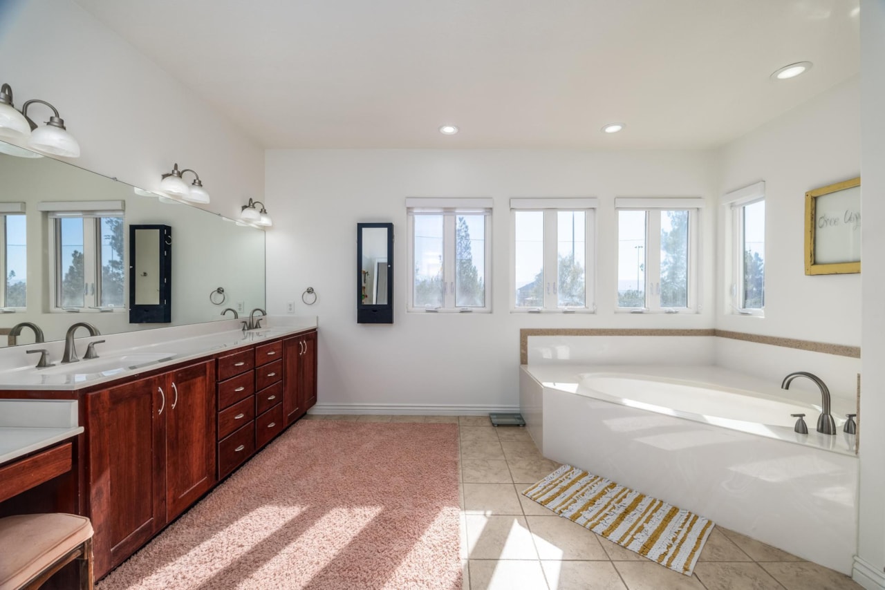 2442 E Mountain Ledge St George, UT 84790 home for sale, MLS#25-265250 - Erika Rogers Photo 27