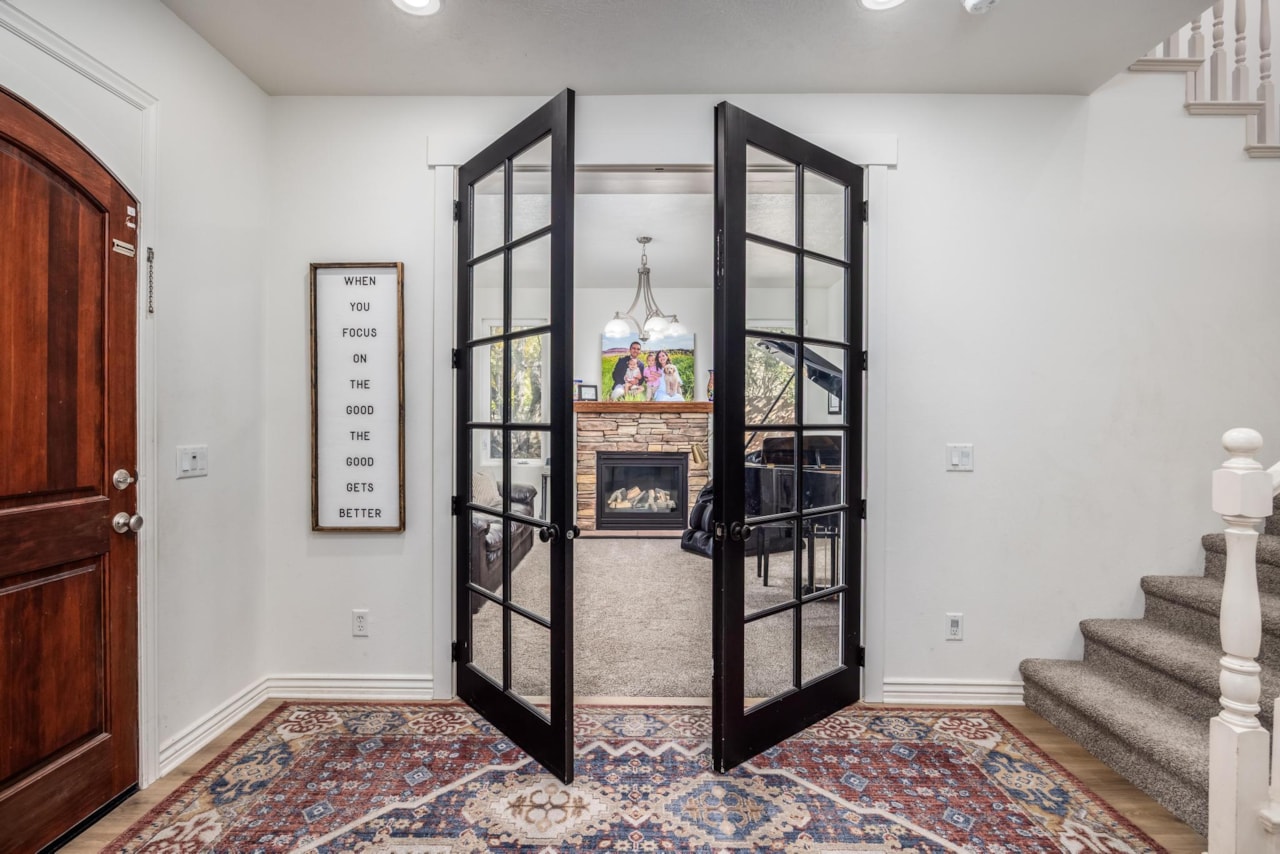 2442 E Mountain Ledge St George, UT 84790 home for sale, MLS#25-265250 - Erika Rogers Photo 3