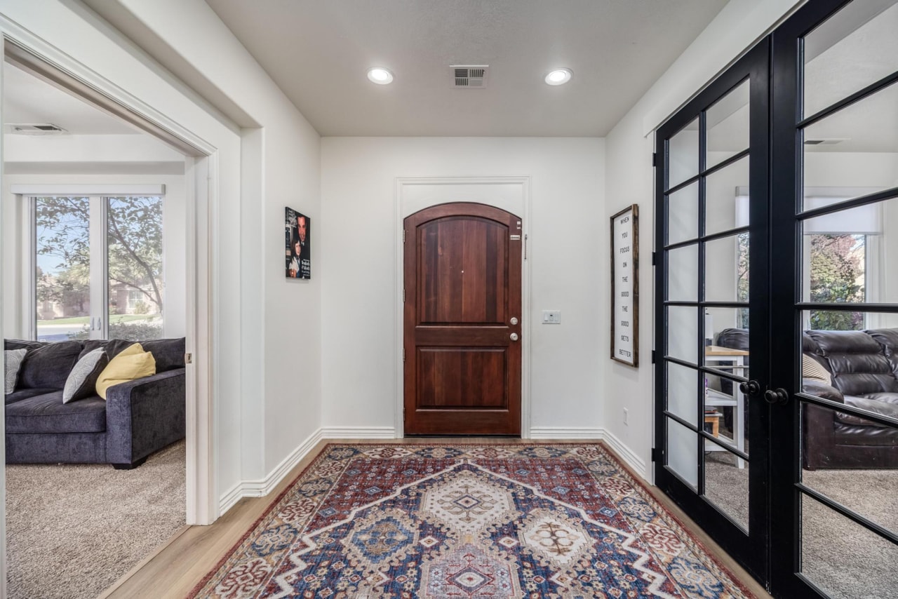 2442 E Mountain Ledge St George, UT 84790 home for sale, MLS#25-265250 - Erika Rogers Photo 5