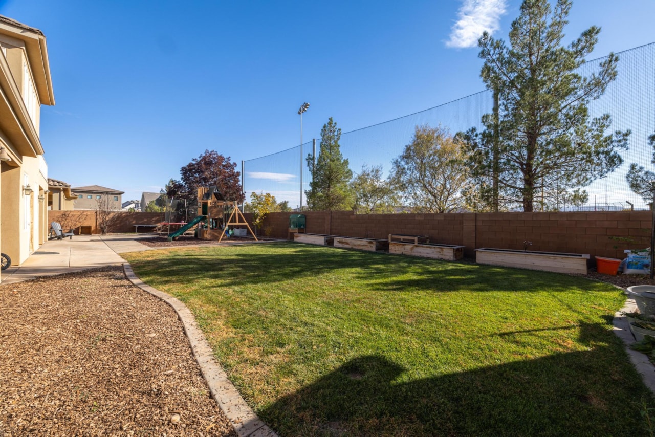 2442 E Mountain Ledge St George, UT 84790 home for sale, MLS#25-265250 - Erika Rogers Photo 34