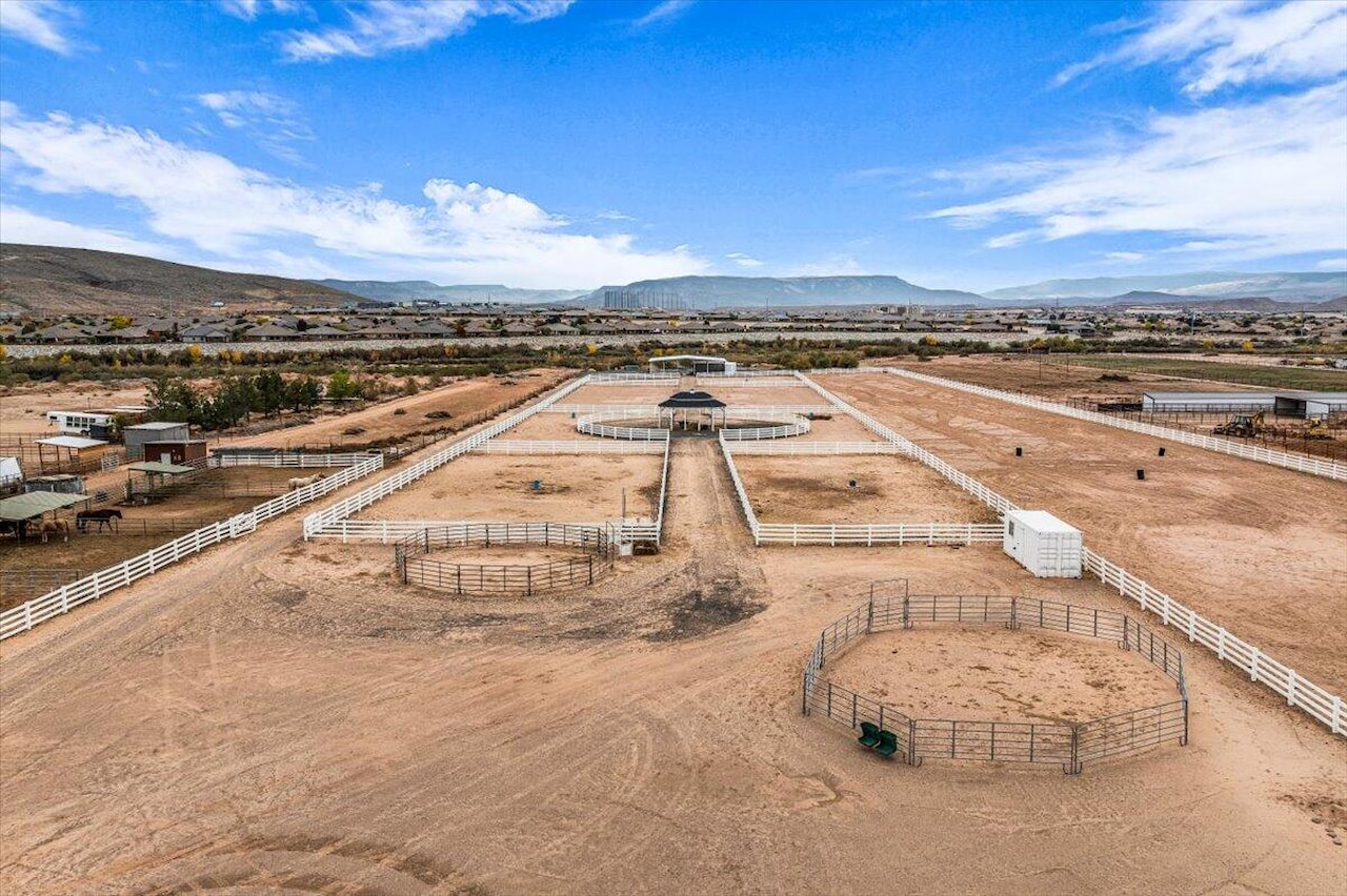 3763 Carribbean CIR St George, UT 84790 home for sale, MLS#25-266820 - Erika Rogers Photo 6