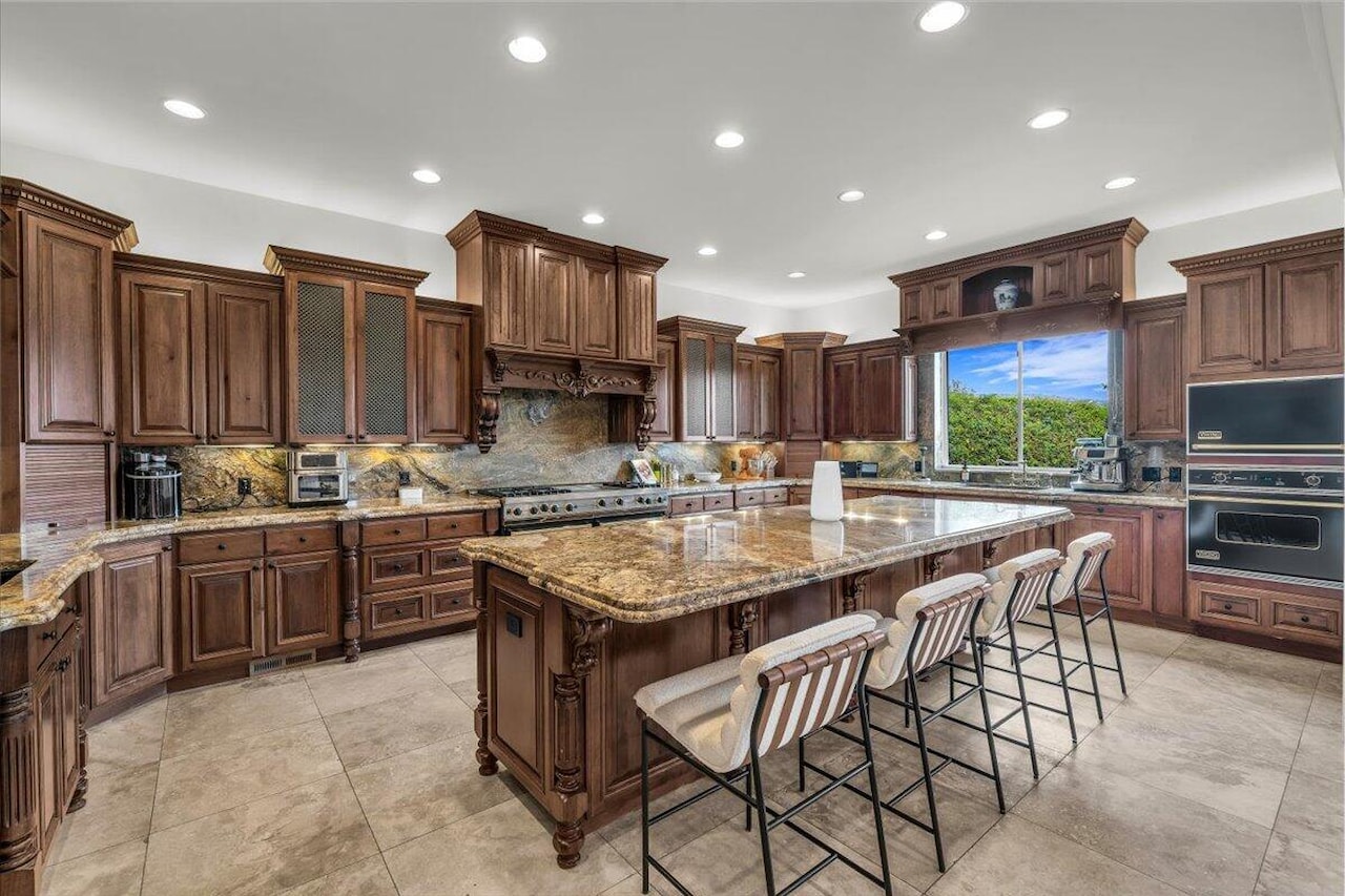 3763 Carribbean CIR St George, UT 84790 home for sale, MLS#25-266820 - Erika Rogers Photo 12