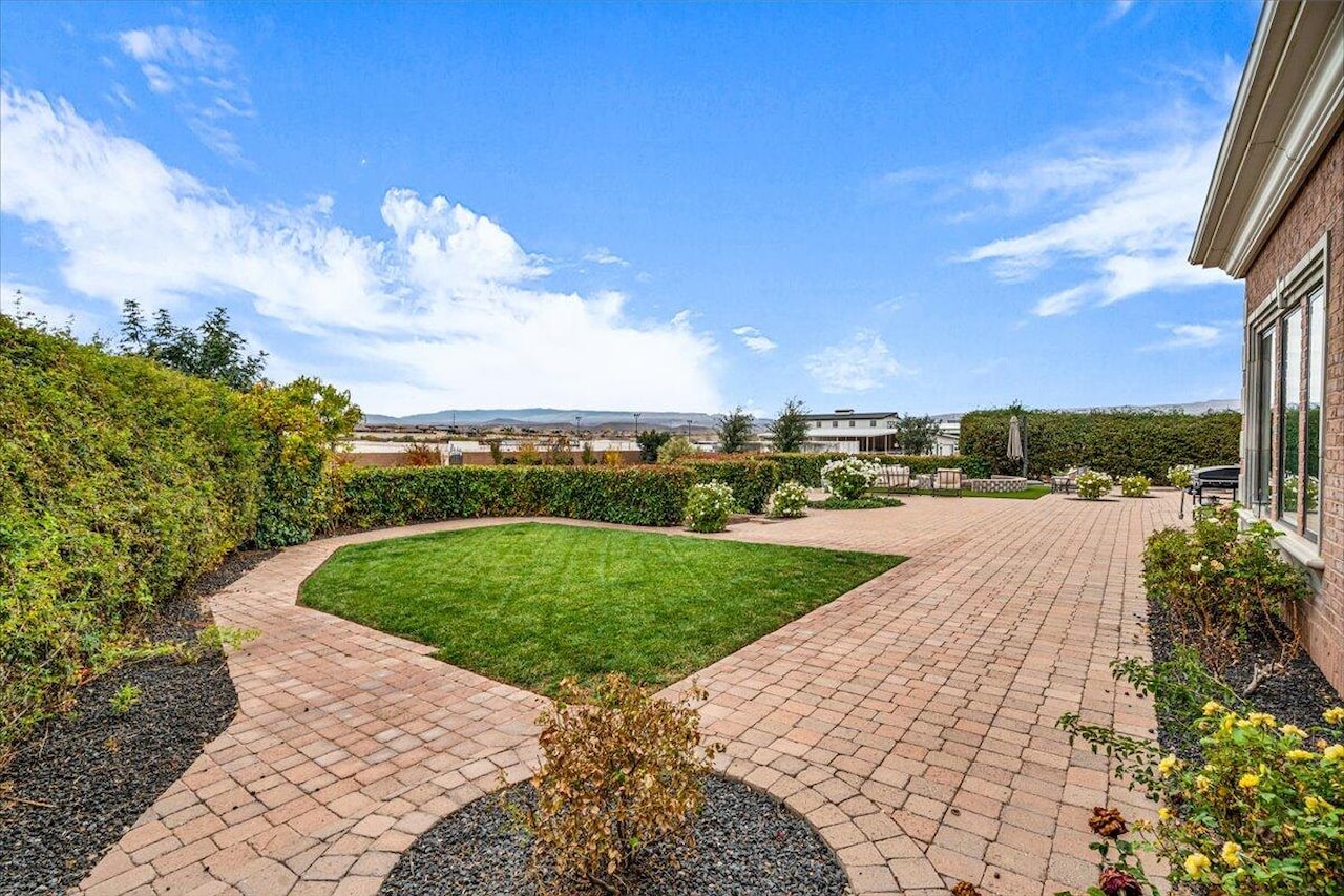 3763 Carribbean CIR St George, UT 84790 home for sale, MLS#25-266820 - Erika Rogers Photo 36