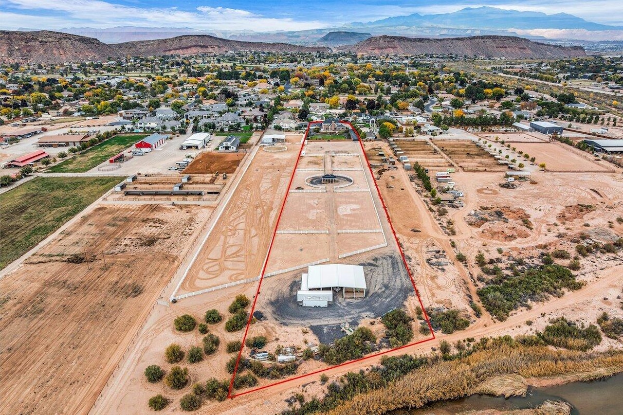 3763 Carribbean CIR St George, UT 84790 home for sale, MLS#25-266820 - Erika Rogers Photo 43