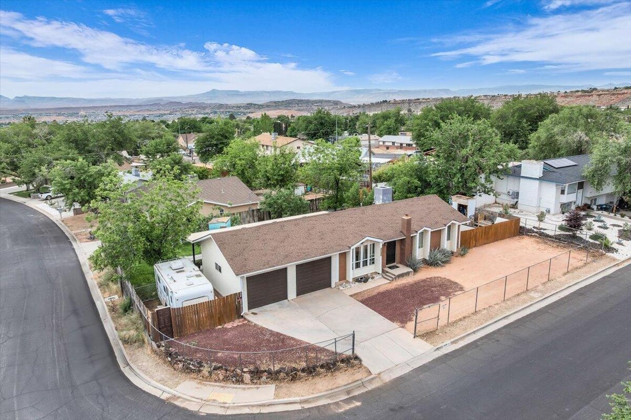 2088 Panorama Parkway N St George, UT 84790 home for sale, MLS#25-260965 - Erika Rogers