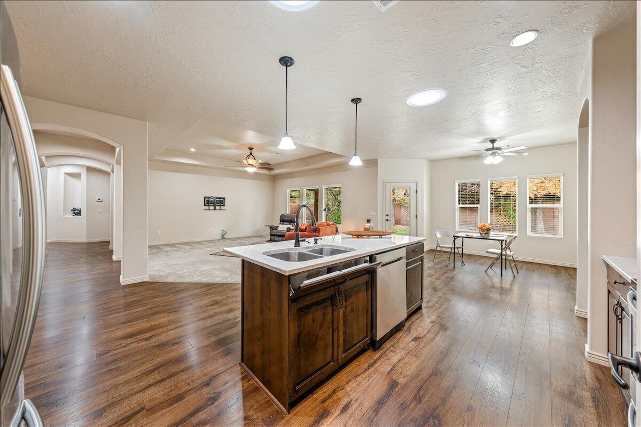 2866 E Carmine DR St George, UT 84790 home for sale, MLS#25-266829 - Erika Rogers Photo 16