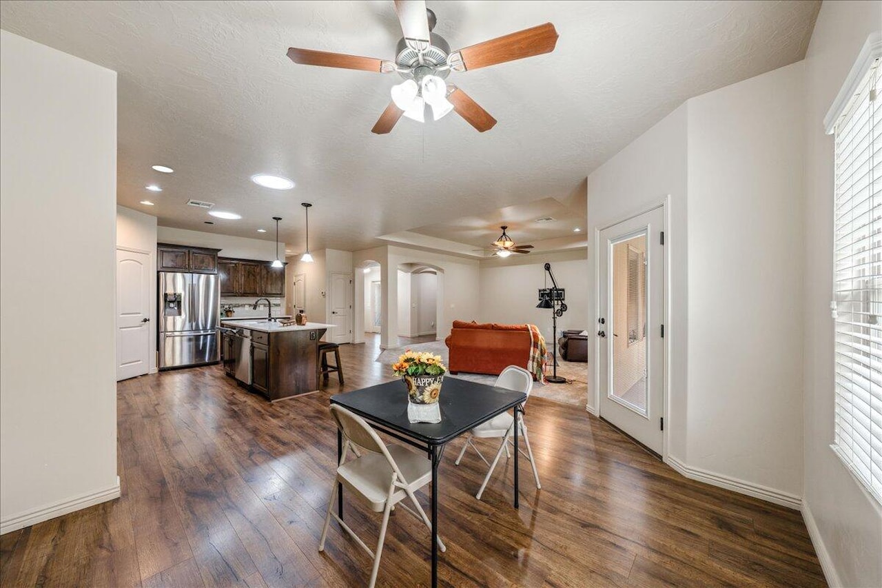 2866 E Carmine DR St George, UT 84790 home for sale, MLS#25-266829 - Erika Rogers Photo 18