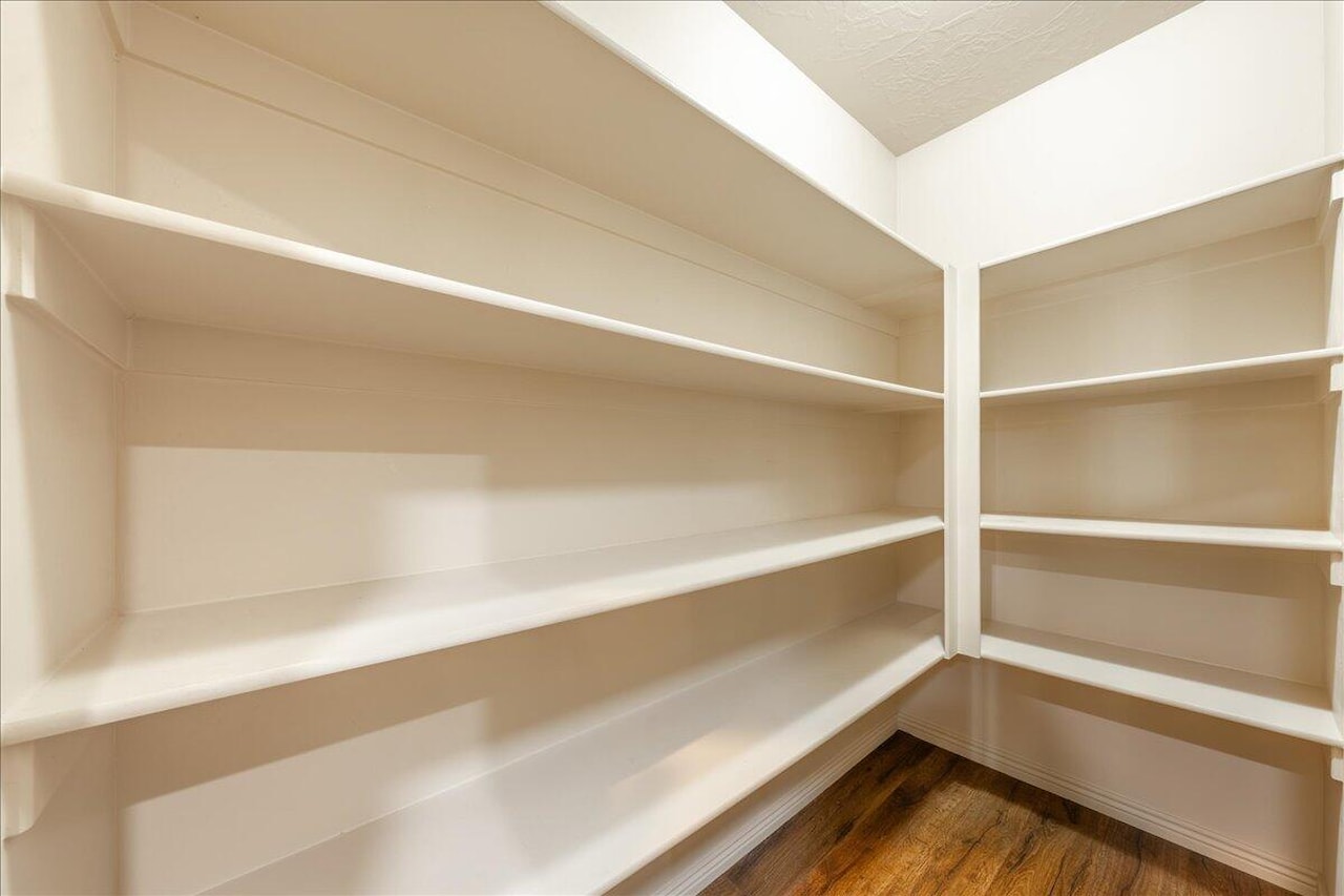 2866 E Carmine DR St George, UT 84790 home for sale, MLS#25-266829 - Erika Rogers Photo 19