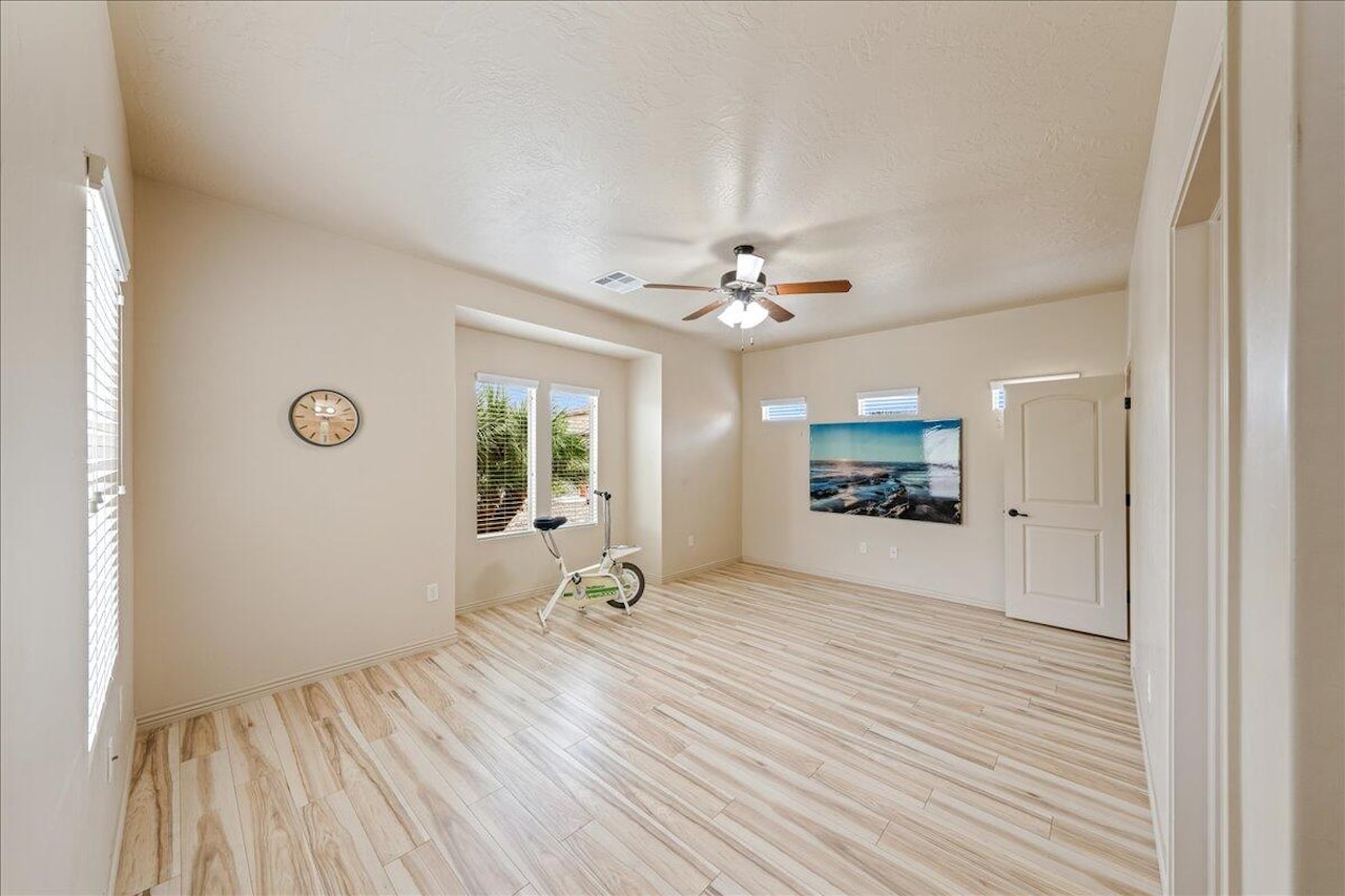 2866 E Carmine DR St George, UT 84790 home for sale, MLS#25-266829 - Erika Rogers Photo 35