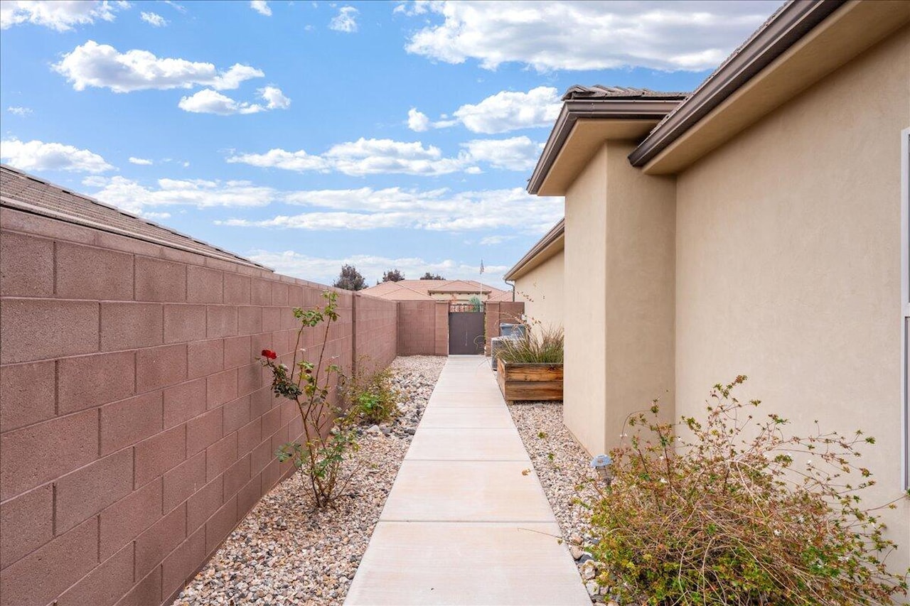 2866 E Carmine DR St George, UT 84790 home for sale, MLS#25-266829 - Erika Rogers Photo 54