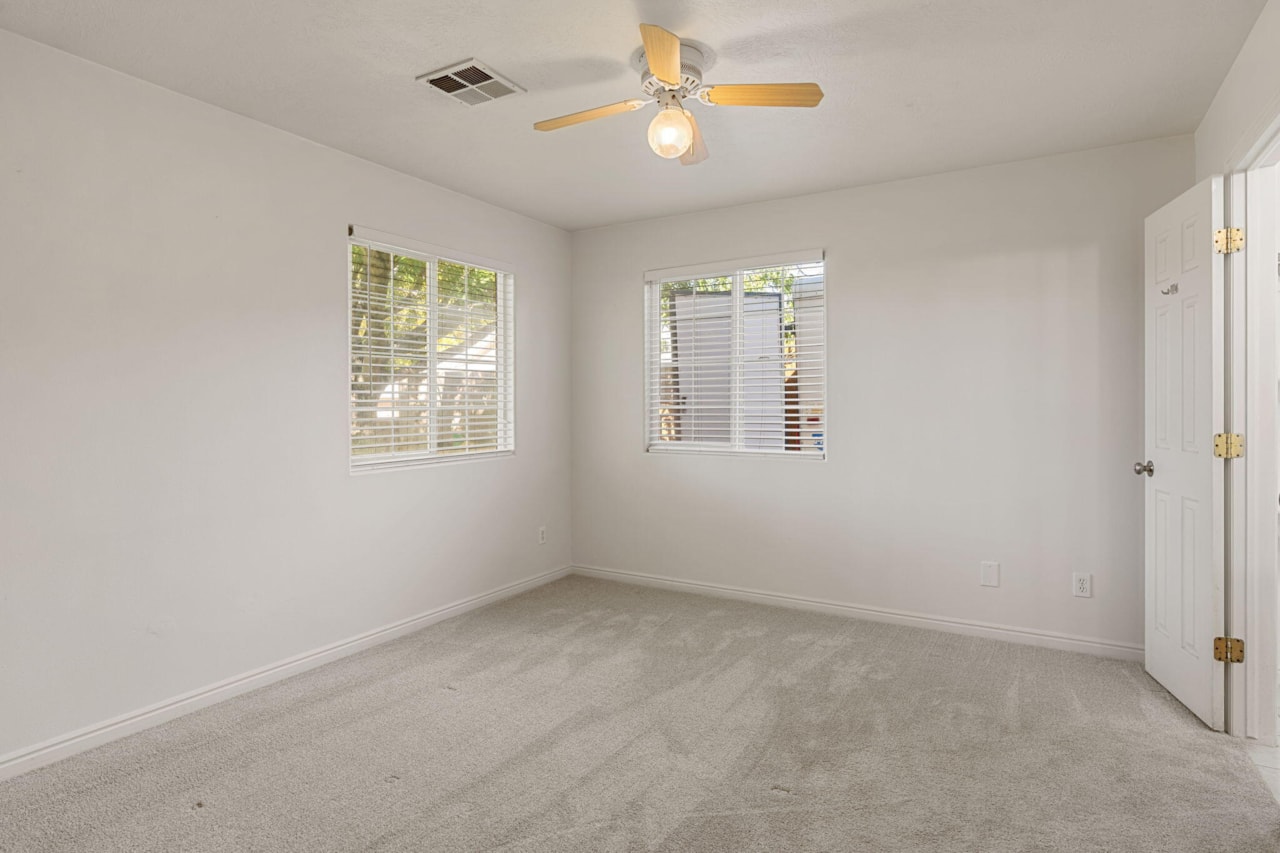 1305 N Royal CIR St George, UT 84770 home for sale, MLS#25-266846 - Erika Rogers Photo 14