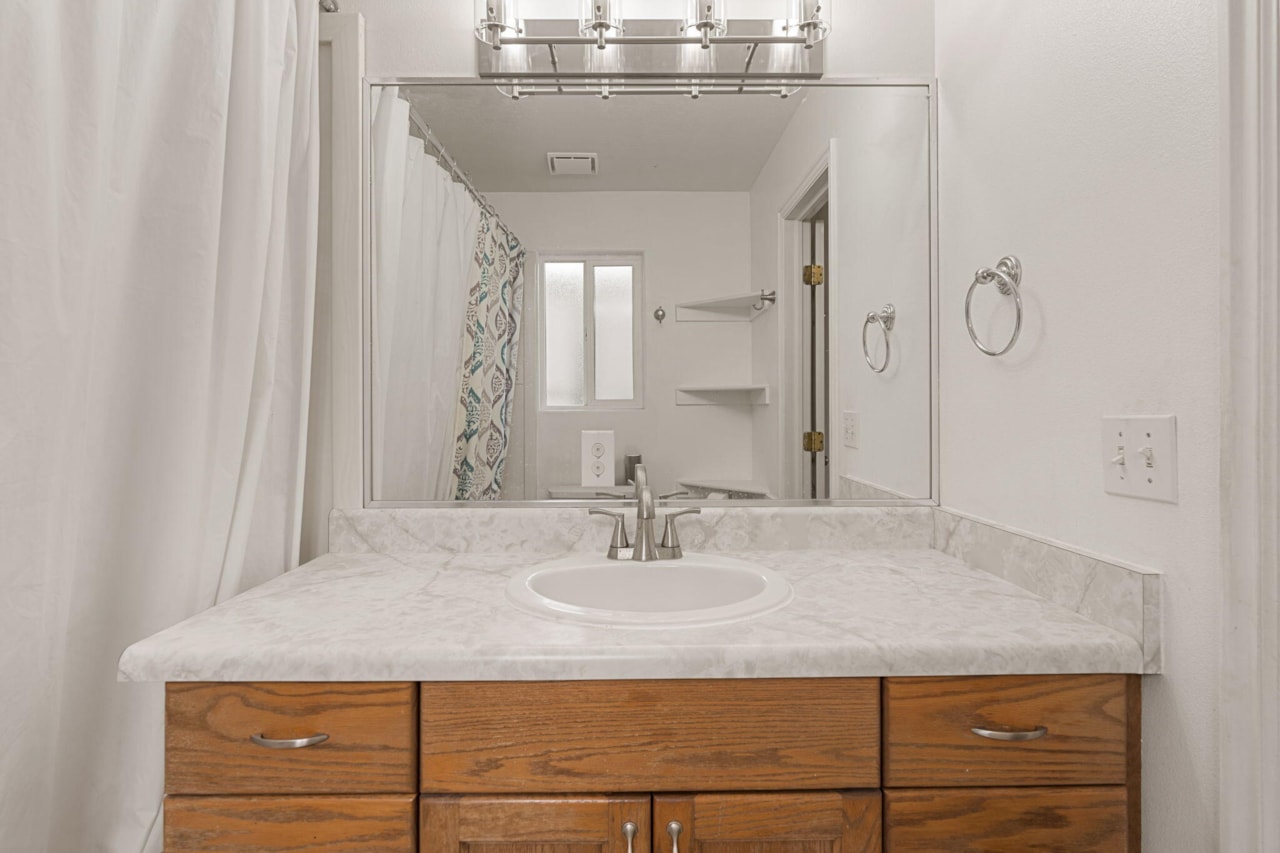 1305 N Royal CIR St George, UT 84770 home for sale, MLS#25-266846 - Erika Rogers Photo 18