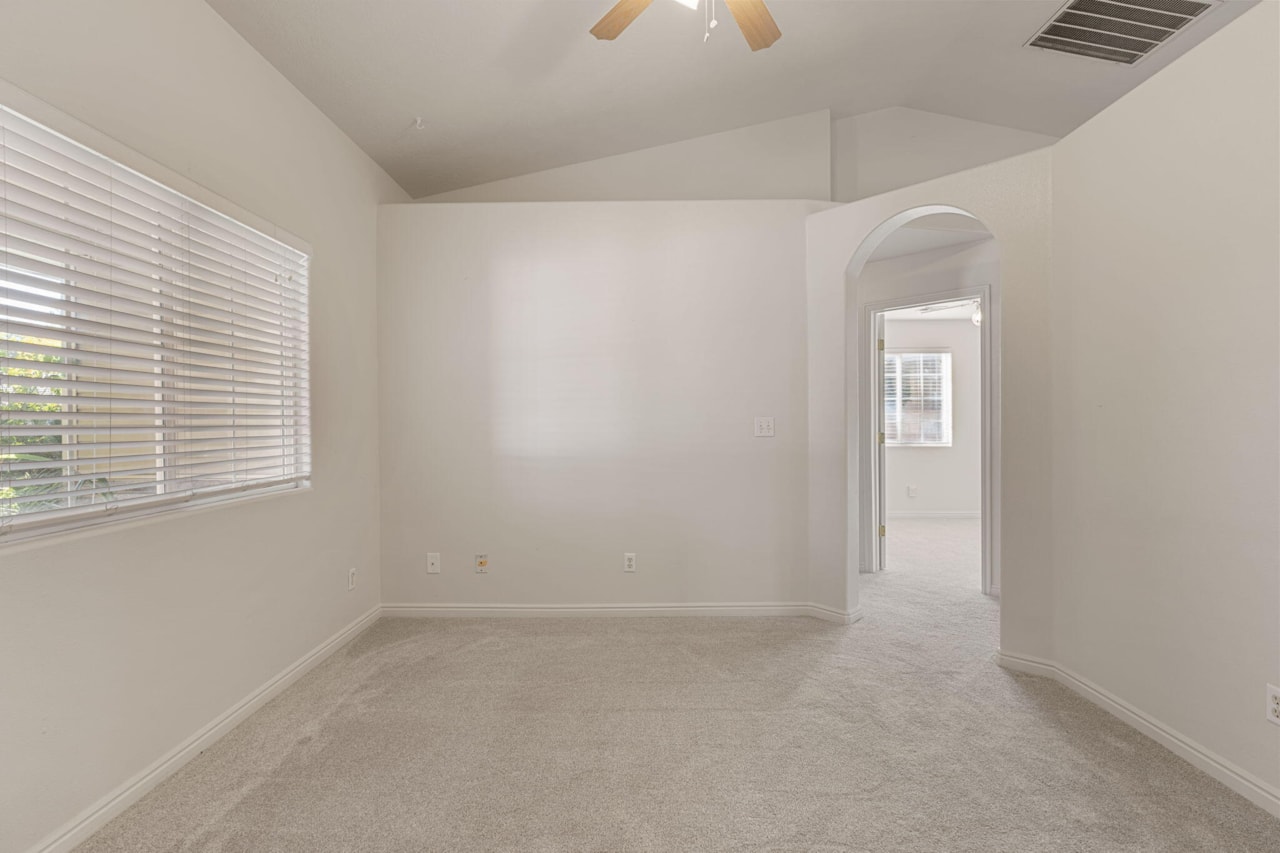 1305 N Royal CIR St George, UT 84770 home for sale, MLS#25-266846 - Erika Rogers Photo 7