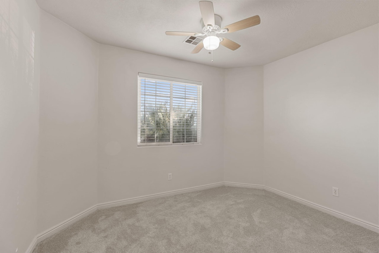 1305 N Royal CIR St George, UT 84770 home for sale, MLS#25-266846 - Erika Rogers Photo 19