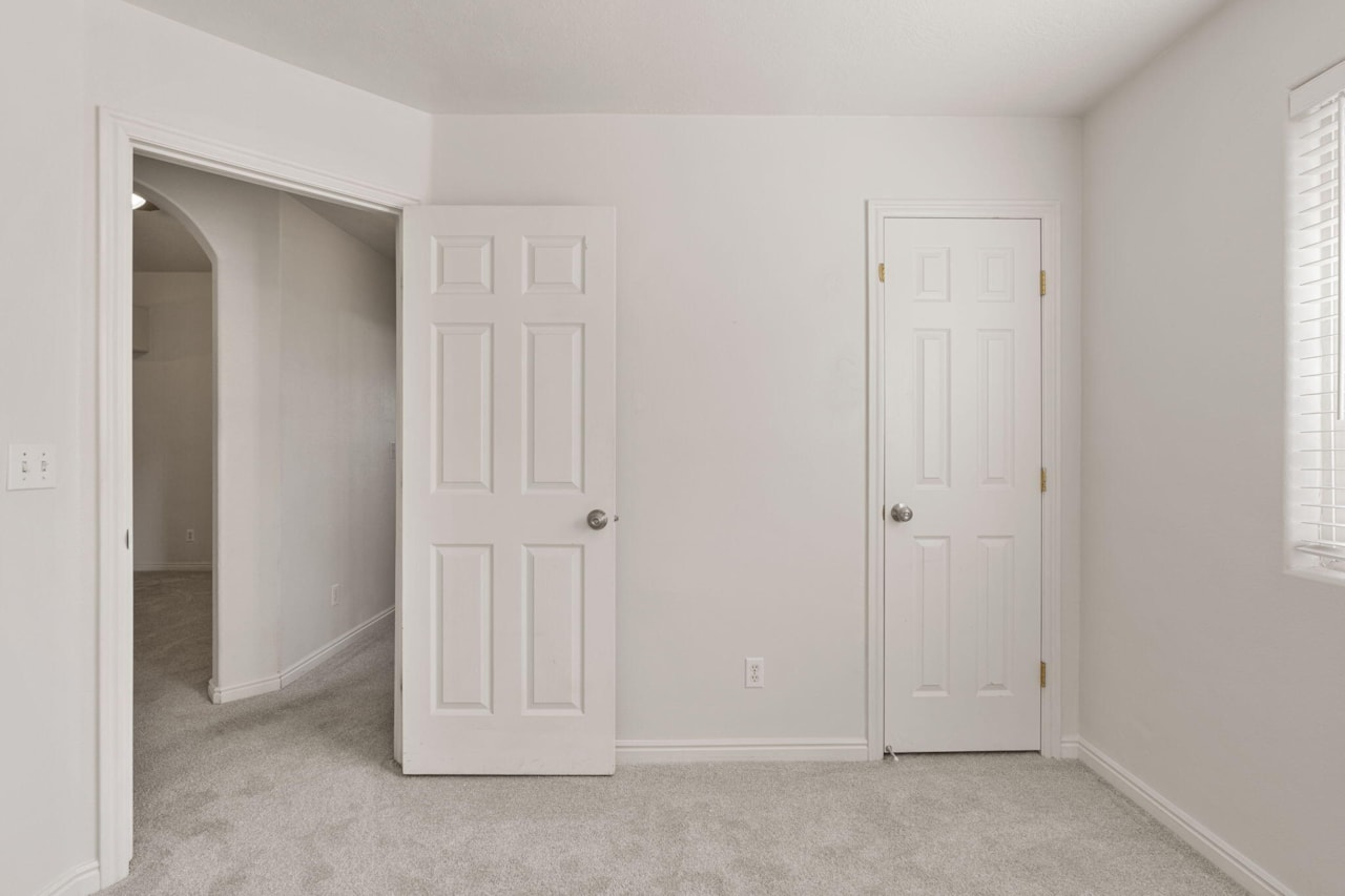 1305 N Royal CIR St George, UT 84770 home for sale, MLS#25-266846 - Erika Rogers Photo 26