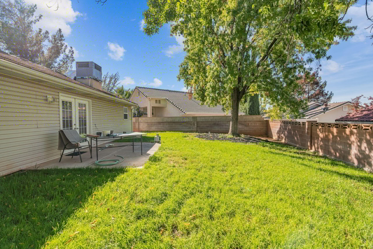 1305 N Royal CIR St George, UT 84770 home for sale, MLS#25-266846 - Erika Rogers Photo 29